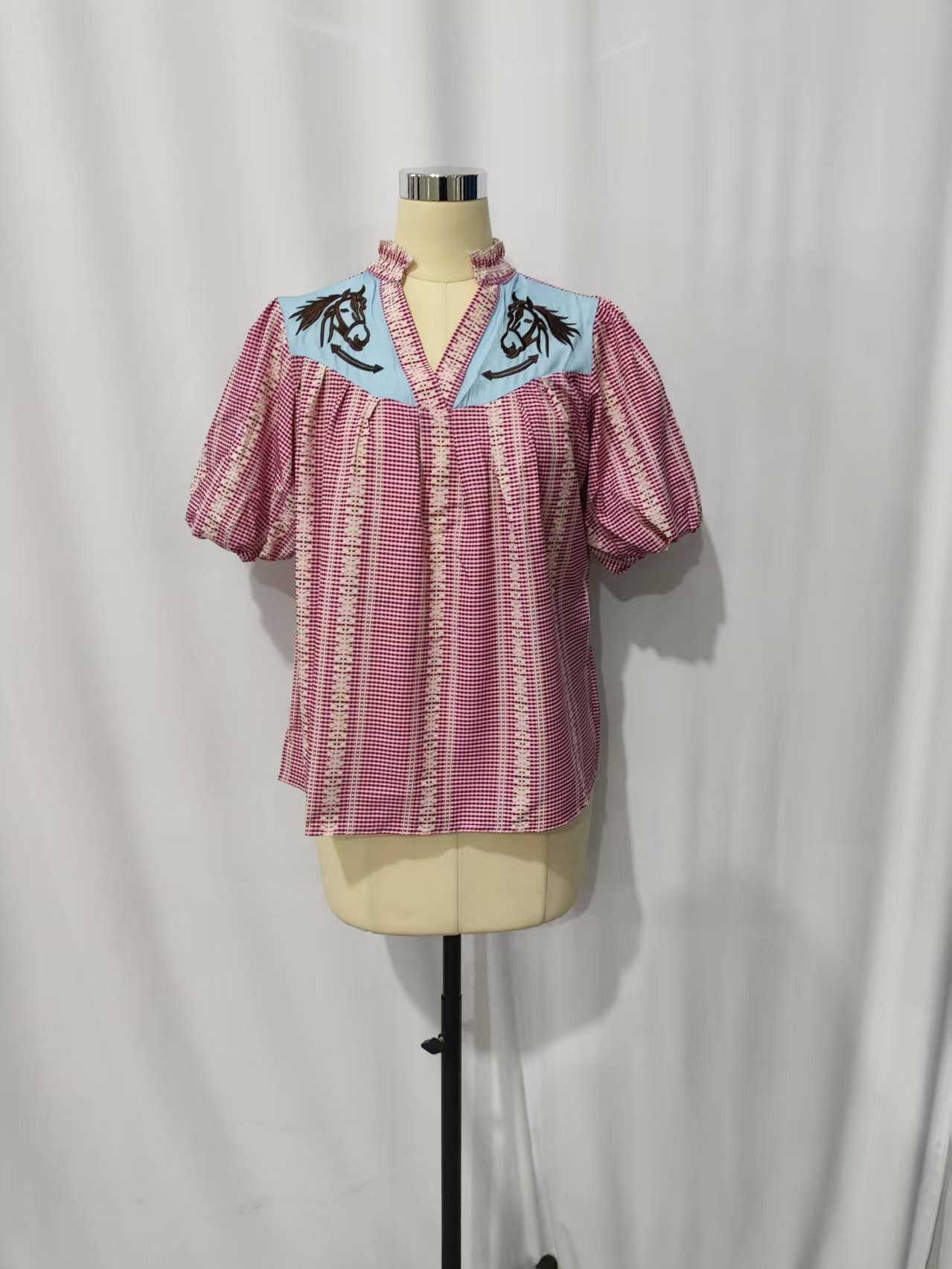 Wild horse gingham puff sleeve blouse