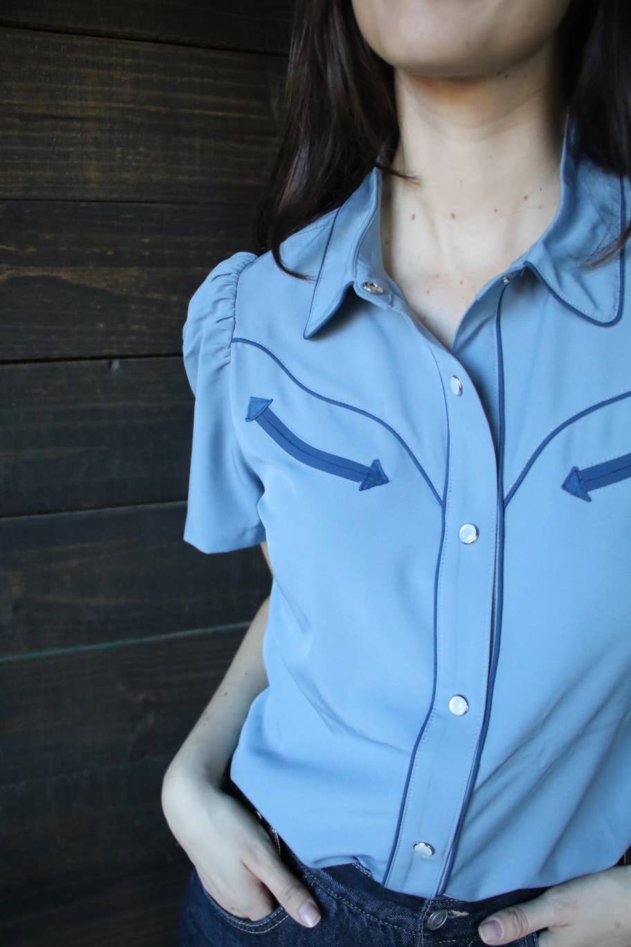 BLUE AND NAVY PEARL SNAP WESTERN BLOUSE